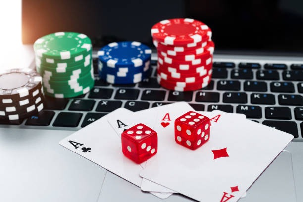 keris4d login Texas Poker table interface showing players and community cards